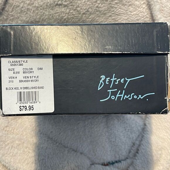 Betsey Johnson wedding shoes. White with rhinestones. Size 8.5. Worn a few hours - Picture 12 of 12